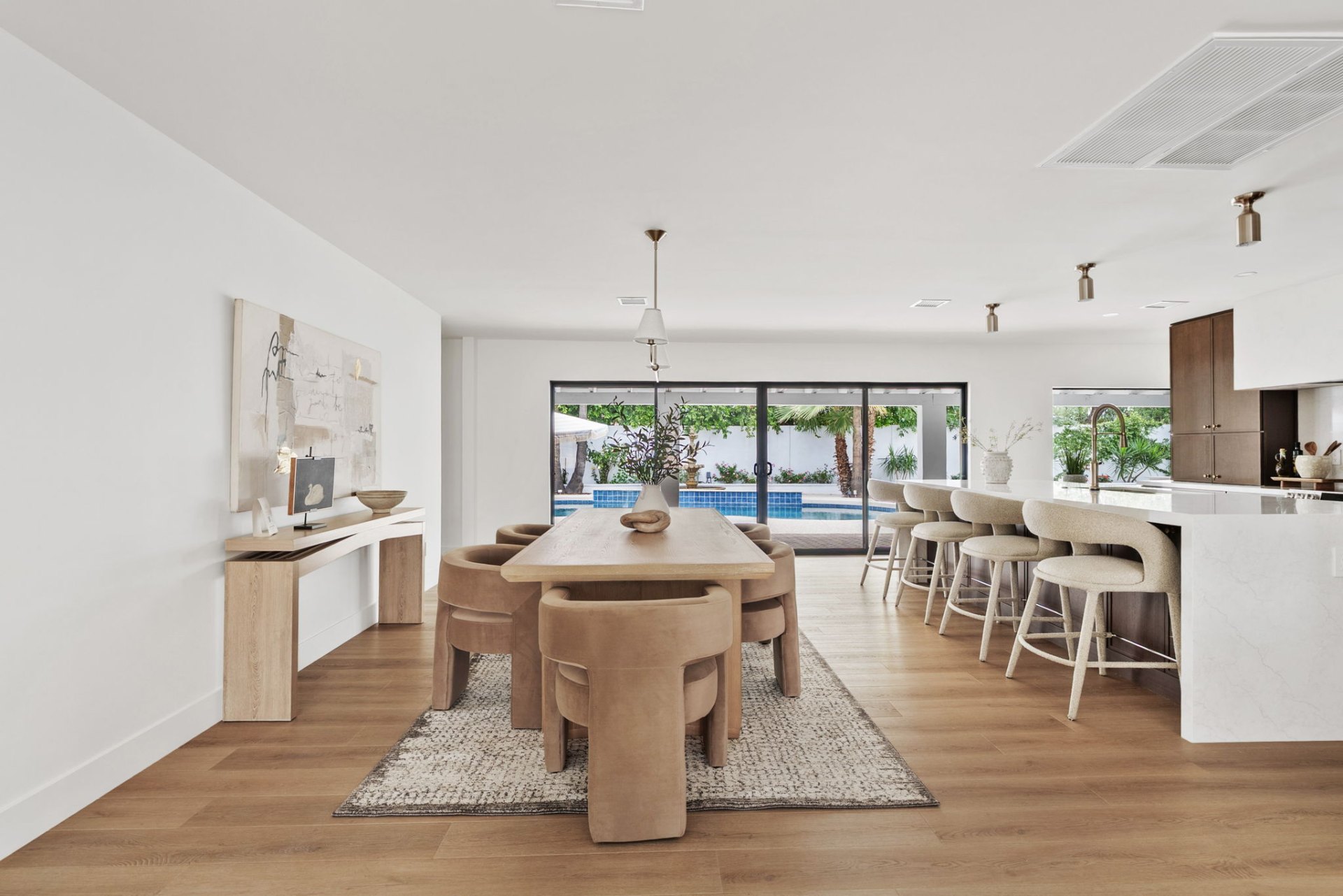 Dining to patio