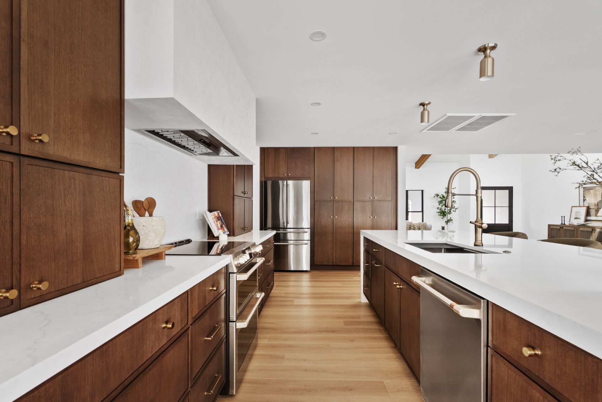 Range & cabinetry