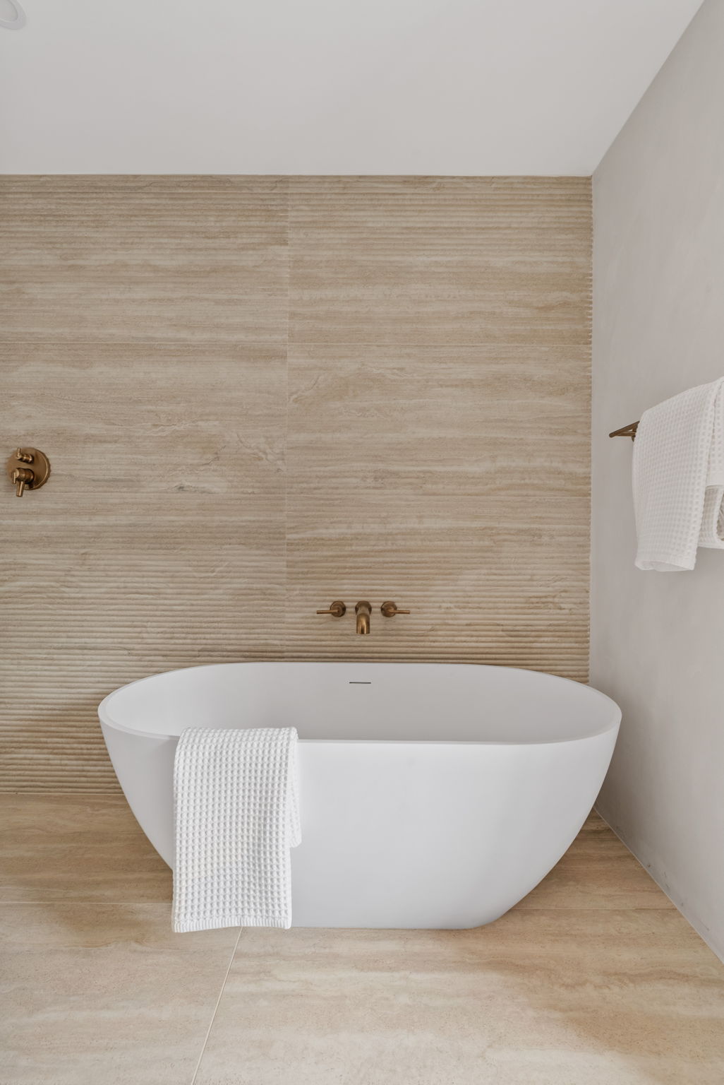 Soaking tub