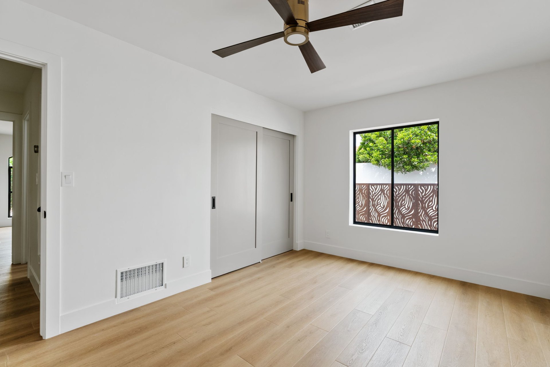 Bedroom with garden screen