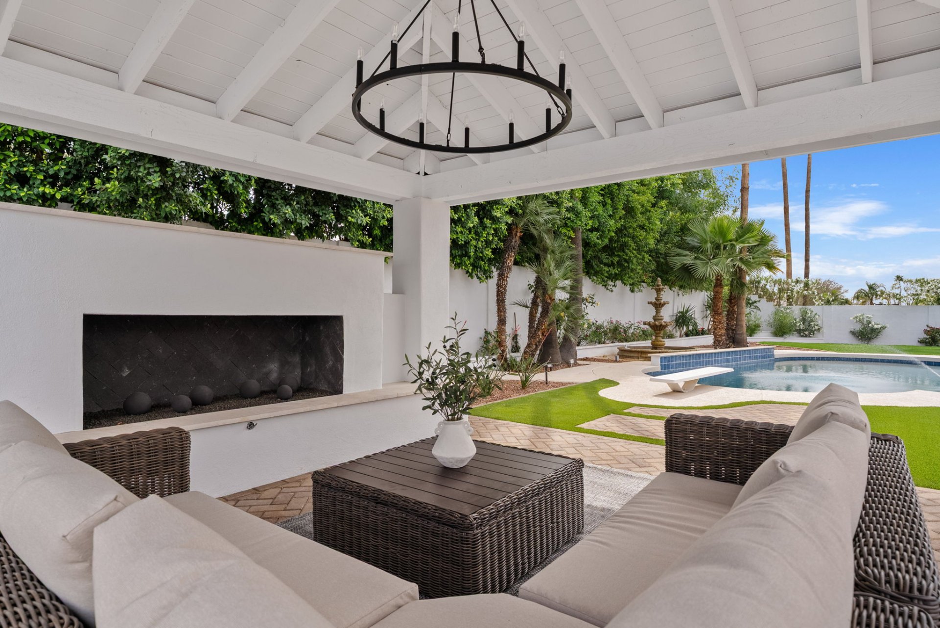 Cabana lounge