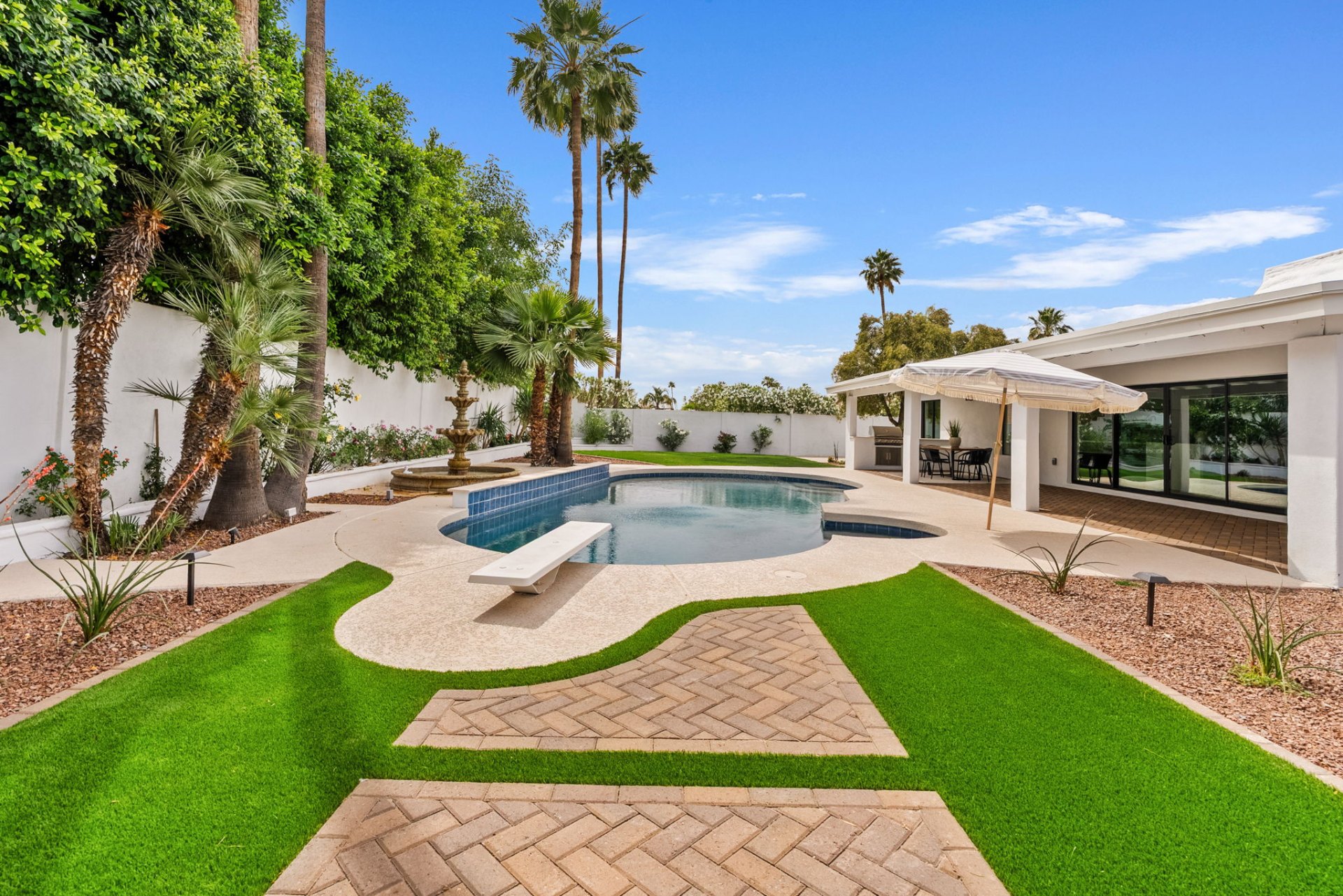 Path to pool